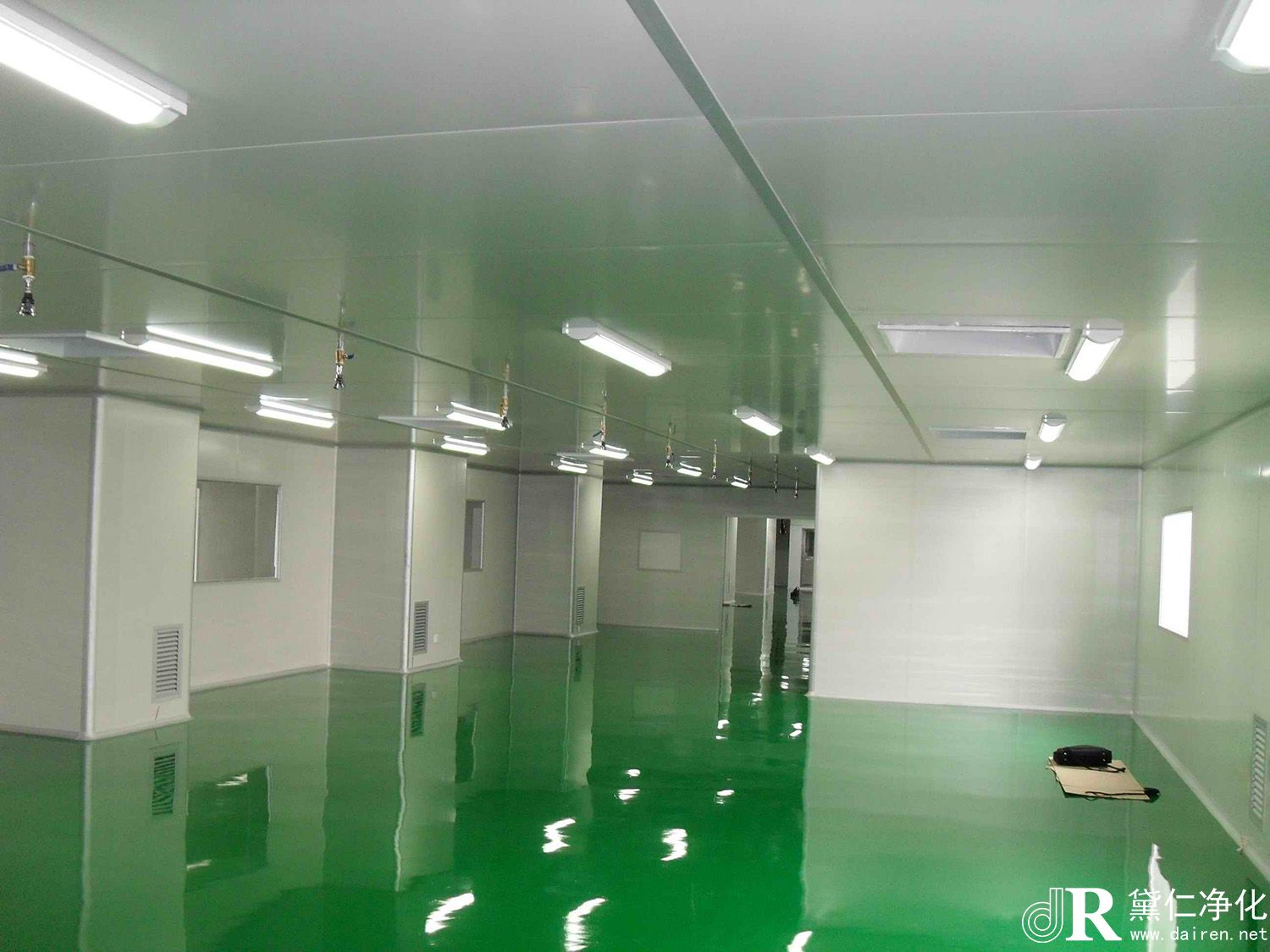 無(wú)塵車(chē)間裝修施工要求有哪些?(圖3) 無(wú)塵車(chē)間裝修施工要求有哪些?(圖3)